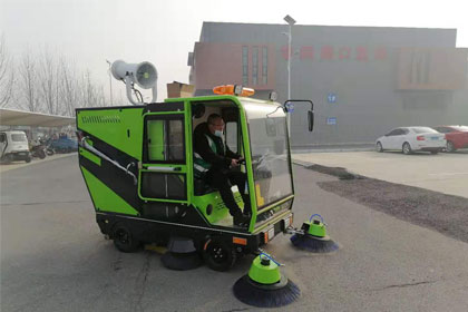 华润周口医药使用莱特四轮电动扫地车 驱动医药健康产业高质量发展